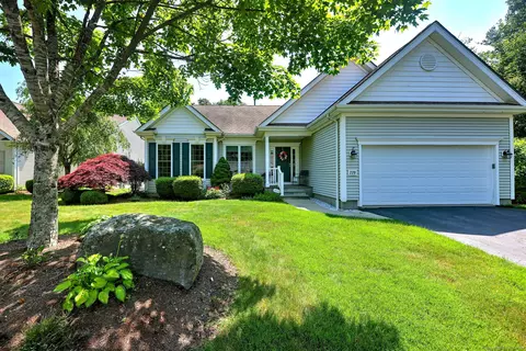 220 Chip Shot Ln #220, Oxford, CT 06478