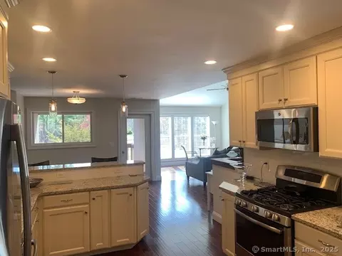 37 Heritage Dr #37, Avon, CT 06001