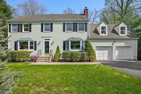 20 Pumpkin Hill Rd, Trumbull, CT 06611