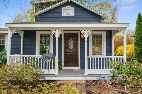12 View Pl, Guilford, CT 06437