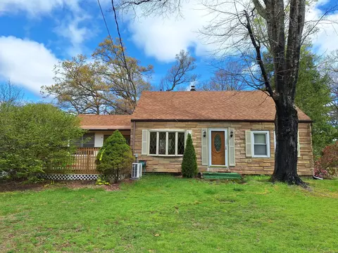 44 Old Plains Rd, Willimantic, CT 06226