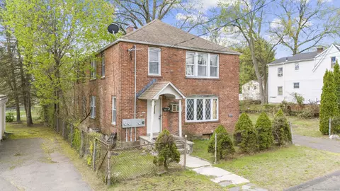 23 Harding Ave, Bloomfield, CT 06002