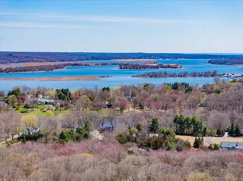 20 Navy Ln, Essex, CT 06426