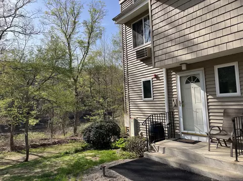 220 Main St #3A, New Hartford, CT 06057