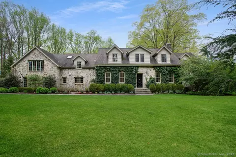 57 Richards Ln, New Canaan, CT 06840