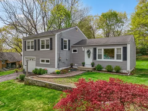 18 Mary Ln, Riverside, CT 06878