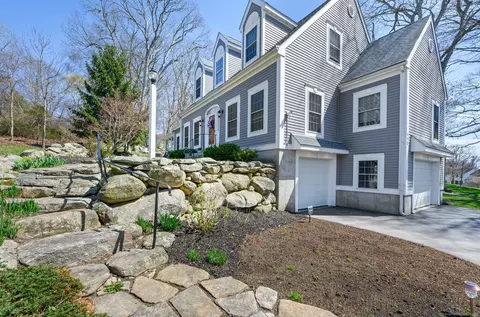 490 Groton Long Point Rd, Groton, CT 06340