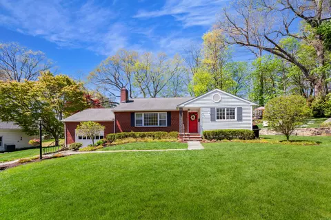 27 Deacon Hill Rd, Stamford, CT 06905