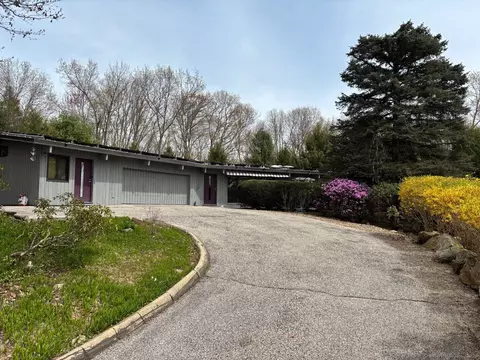 54 Barnhill Rd, Woodbury, CT 06798