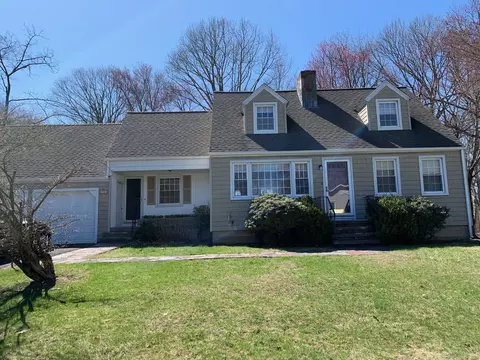 10 Beverly Ln, Shelton, CT 06484