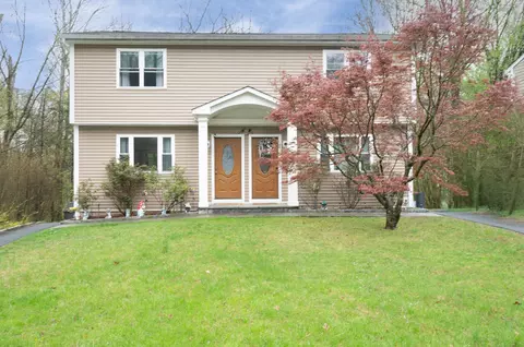 50-52 Knollwood Dr, Bethel, CT 06801