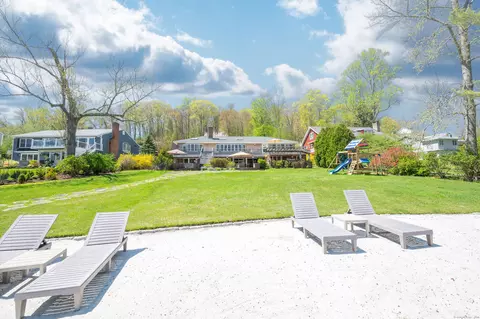 70 N Lake Shore Dr, Brookfield, CT 06804