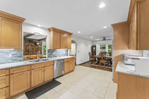 49 Birch Hill Rd, Newtown, CT 06470
