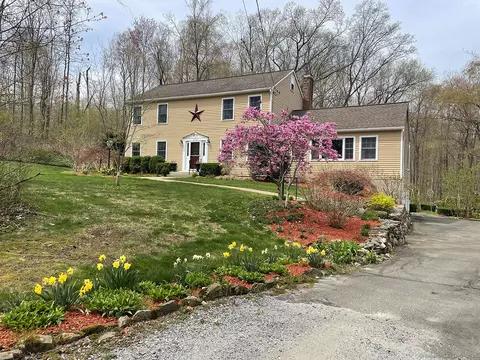 852 Bullet Hill Rd, Southbury, CT 06488