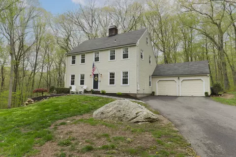 81 Colonial Rd, Madison, CT 06443
