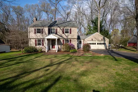28 Bruce Rd, Manchester, CT 06040