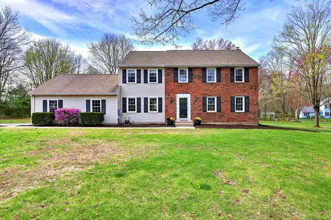 9 Marks Pl, Cheshire, CT 06410