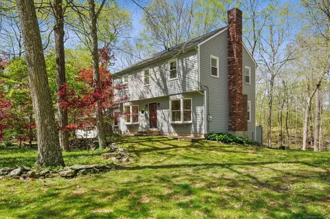 504 Northwood Dr, Guilford, CT 06437