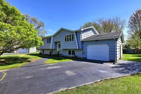 21 Chelsea Cir, Milford, CT 06460