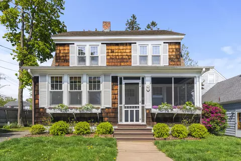 7 Roberts St, West Haven, CT 06516
