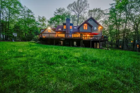 104 Barnes Hill Rd, Burlington, CT 06013