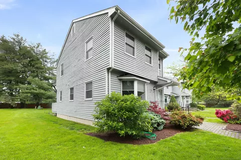 57 Edge Hill Ct #57, Fairfield, CT 06824
