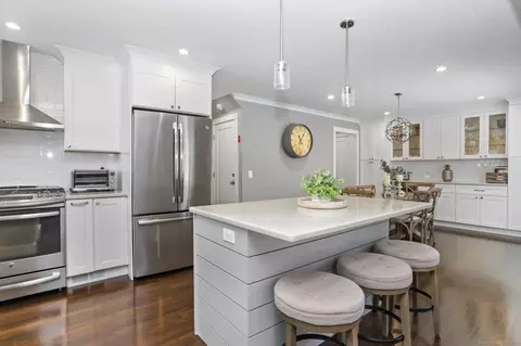 15 Sterling Pl, Stamford, CT 06907