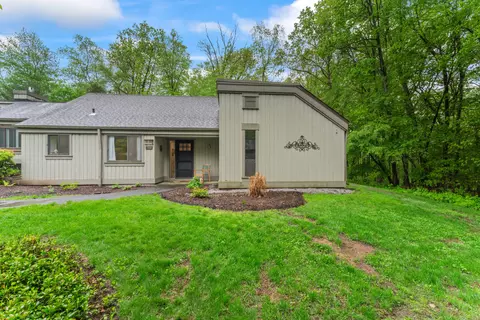 1000 Heritage Vlg #B, Southbury, CT 06488