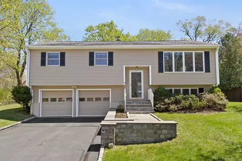 2 Kingswood Rd, Danbury, CT 06811