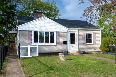 37 Russell Rd, Norwich, CT 06360