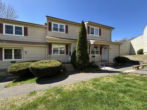65 Round Tree Dr #2, Naugatuck, CT 06770