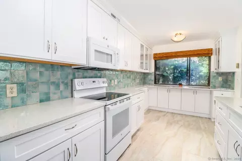 920 Heritage Vlg #A, Southbury, CT 06488