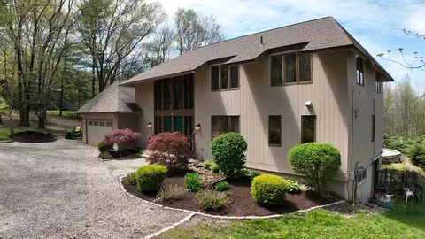 35 Pinnacle Mountain Rd, Simsbury, CT 06070