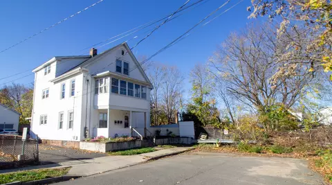 35 Clinton Ave, Middletown, CT 06457