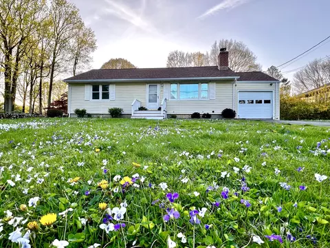 115 Deerfield Dr, Trumbull, CT 06611