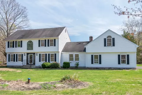 25 Stonegate Dr, Southbury, CT 06488