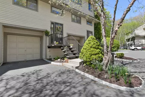 2435 Bedford St #3B, Stamford, CT 06905