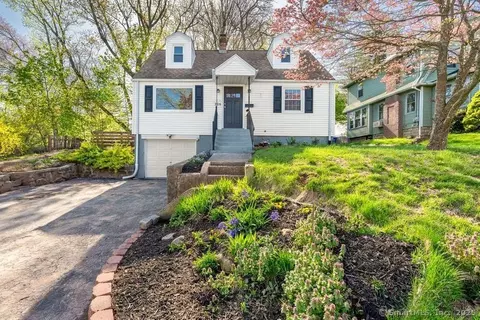 216 Columbus Ave, Meriden, CT 06451