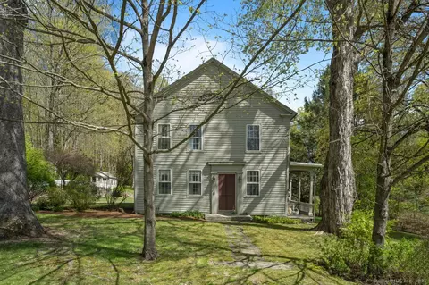 212 Main St N, Woodbury, CT 06798