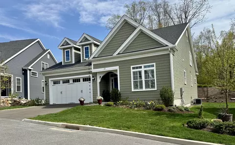 17 Bayberry Ct #17, Beacon Falls, CT 06403