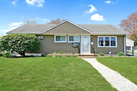 59 Leonard Dr, Bridgeport, CT 06606