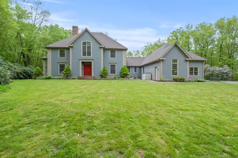 14 Wyncairne Dr, East Granby, CT 06026