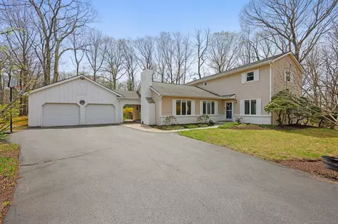 6 High View Ter, New Fairfield, CT 06812