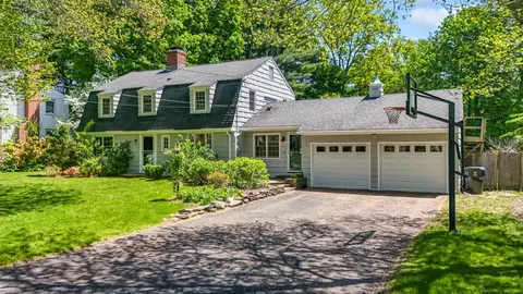 37 Glenwood Rd, West Hartford, CT 06107