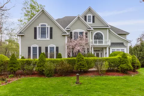 4 W Farms Ln, New Fairfield, CT 06812