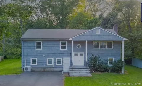 4 Robert Ln, Westport, CT 06880
