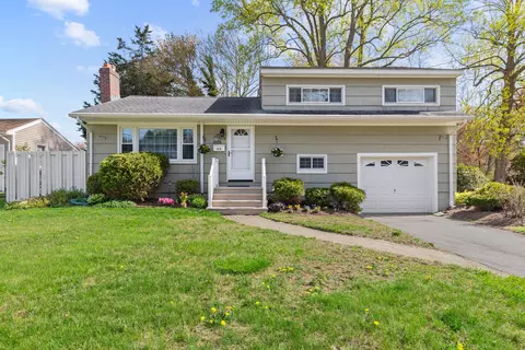 115 Chestnut Hill Rd, Groton, CT 06340