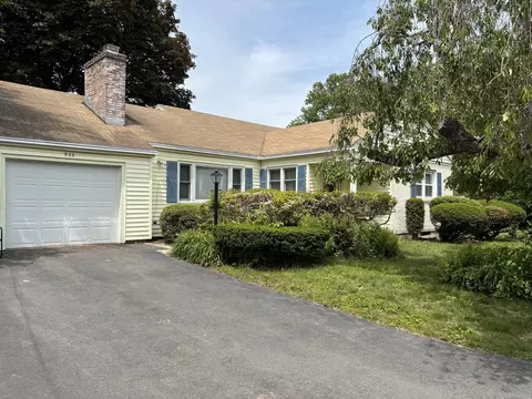 955 N Main St, West Hartford, CT 06117