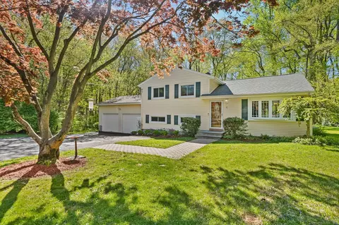 4 Dawn Rd, Norwalk, CT 06851