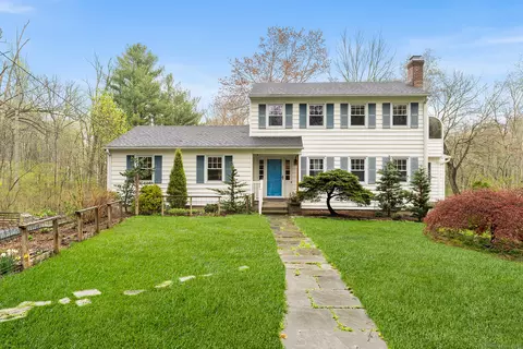 16 Howes Ln, Redding, CT 06896